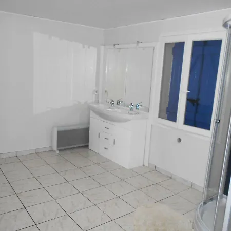 Maison Au Centre Ville De Cambes 85553 Apartment *